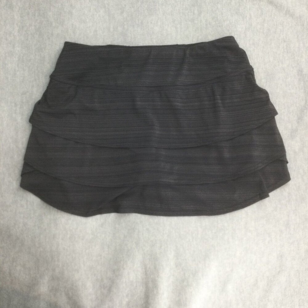 Athleta Swagger Skort Womens Small Black Grey Stripe Golf Tennis Tiered Stretch